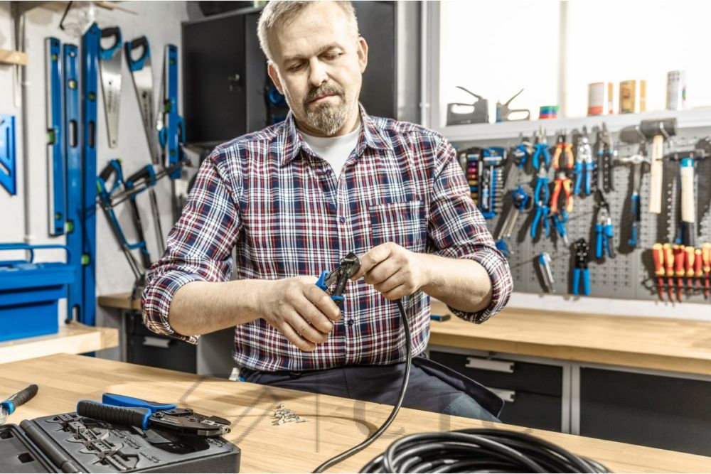 HT1P176_szczypce-do-zaciskania-z-wymiennymi-szczekami_HT5K386_koszula-ILLER-1