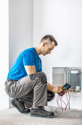 VILS_HT5K412_t-shirt_KALMIT_HT5K805_spodnie_NAAB_HT5K567_polbuty