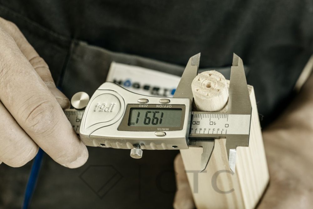 HT4M274_Suwmiarka-z-odczytem-cyfrowym_1-1