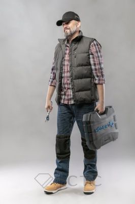 WIED_HT5K243_Kamizelka-ocieplana_EMS_HT5K355_Spodnie-jeans_ILLER_HT5K386_Kszula_HT5K186_Czapka-zdaszkiem-1