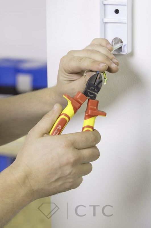 HT1P909_szczypce-boczne-1