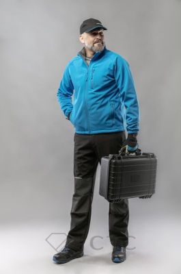 HT5K256_BIESE_Kurtka-softshell_HT5K356_NEKAR_Spodnie-z-kaburowymi-kieszeniami_HT5K511_Trzewiki-robocze_HT5K186_Czapka-zdaszkiem_2