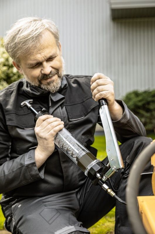 HT8G907_Smarownica_EDGAR_TH5K279-1_spodnie-ochronne_EDGAR_HT5K284_bluza-ochronna_BARTEN_HT5K505_polbuty-ochronne_5