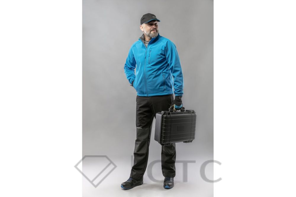 HT5K256_BIESE_Kurtka-softshell_HT5K356_NEKAR_Spodnie-z-kaburowymi-kieszeniami_HT5K511_Trzewiki-robocze_HT5K186_Czapka-zdaszkiem_1