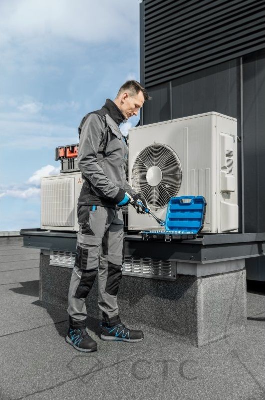 HT5K811_TAUBER_bluza-HT5K812_TAUBER_spodnie_HT5K575_SCHMUTER_buty_1