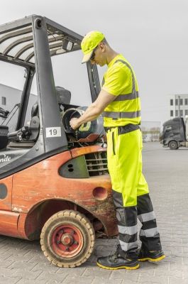 TRAUN_HT5K337_spodnie-ostrzegawcze-softshell_ROSSEL_HT5K233_T-shirt-ostrzegawczy_EGER_HT5K187_Czapka-z-daszkiem_BERKEL_HT5K565_14