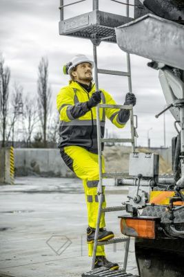 HT5K246_NIMS_kurtka_HT5K342_VOLME_spodnie_HT5K228_TOUCH_rekawice_HT5K565_BERKEL_buty_EXTER_HT5K180_kask-ochronny_HT5K178_LAUTER_HT5K178_nauszniki-ochronne_2