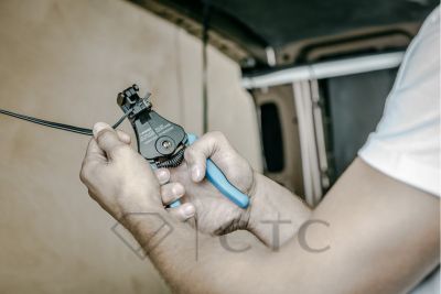 HT1P188_automatyczny-sciagacz-izolacji-1