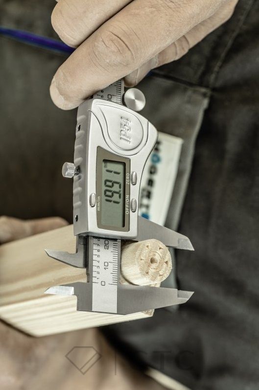 HT4M274_Suwmiarka-z-odczytem-cyfrowym