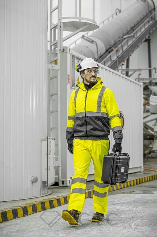 HT5K246_NIMS_kurtka_HT5K342_VOLME_spodnie_HT5K228_TOUCH_rekawice_HT5K565_BERKEL_buty_HT5K180_kask-ochronny_HT5K178_LAUTER_HT5K178_nauszniki-ochronne__8