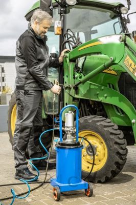 HT4R795_Smarownica-pneumatyczna_EDGAR_HT5K279-1_spodnie-ochronne_EDGAR_HT5K284_bluza-ochronna_BARTEN_HT5K505_polbuty-ochronne_21