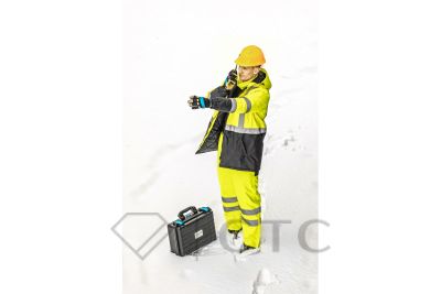 PRIM_HT5K183_kask-ochronny_LEDA_HT5K330_kurtka-ostrzegawcza-parka-ocieplana_JADE_HT5K334_spodnie-ostrzegawcze-ocieplane_14
