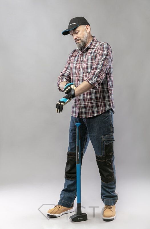 HT5K355_EMS-Spodnie-jeans_HT5K386_ILLER_Kszula_HT5K186_Czapka-zdaszkiem_HT5K216_Rekawice-robocze