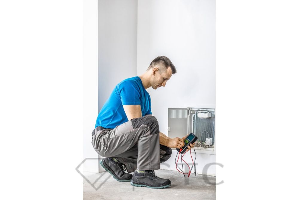 VILS_HT5K412_t-shirt_KALMIT_HT5K805_spodnie_NAAB_HT5K567_polbuty-2