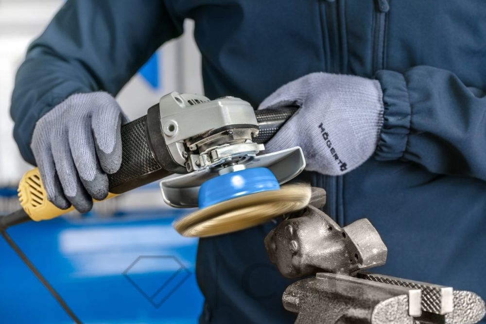 HT7D732_szczotka-doczolowa-z-gwintem_HT5K208_rekawice-robocze