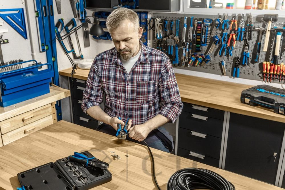 HT1P176_szczypce-do-zaciskania-z-wymiennymi-szczekami_HT5K386_koszula-ILLER_4-1