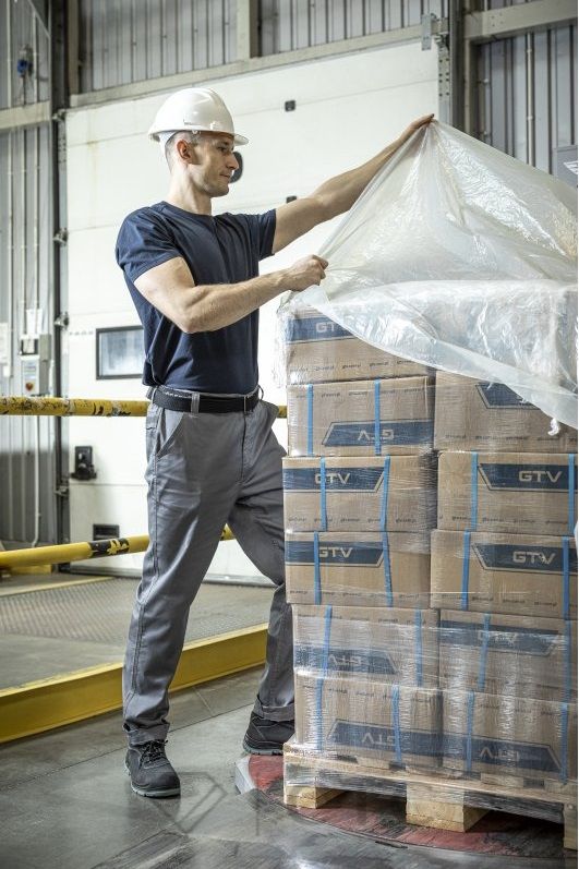 PRIM_HT5K180_kask-ochronny_VILS_HT5K427_T-shirt-balelniany_ORKE_HT5K446_PASEK-PARCIANY_FABIAN_HT5K312_spodnie-ochronne_NAAB_HT5K_3