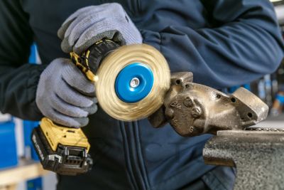 HT7D722_szczotka-tarczowa-z-gwintem_HT5K206_rekawice-robocze