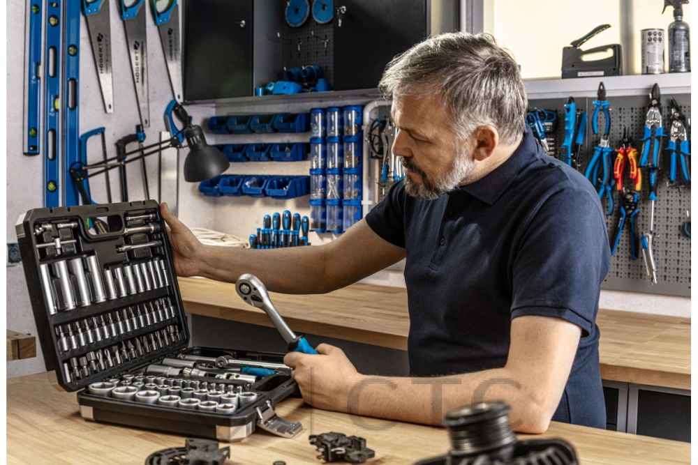 HT1R450_Zestaw-narzedzi_HT5K428_TOBIAS_polo