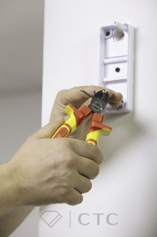 HT1P909_szczypce-boczne_2-1