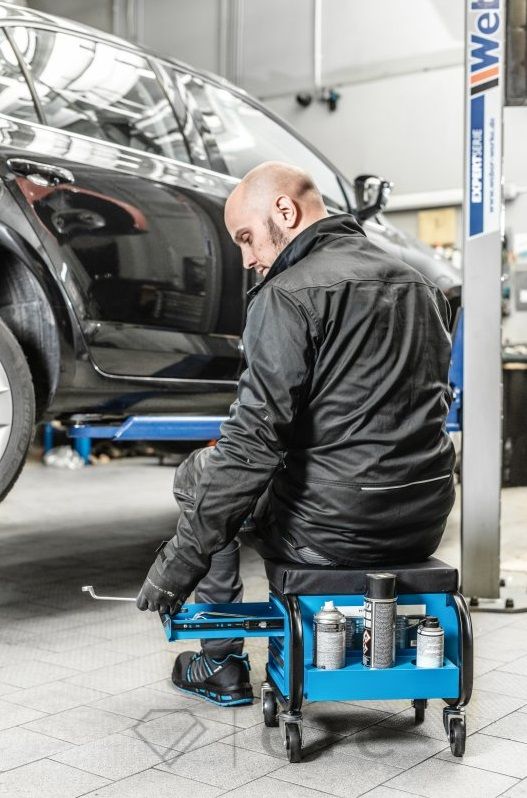 HT7G560_Siedzisko-warsztatowe-z-3-szufladami_4