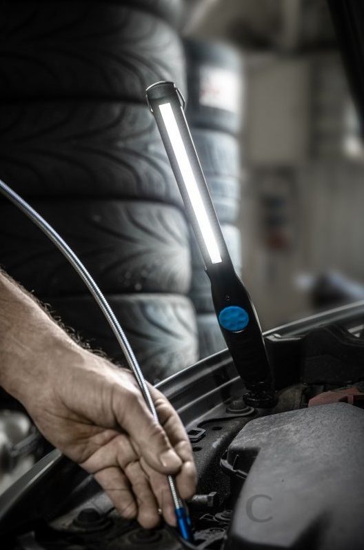 HT1E409-Lampa-warsztatowa_1-1