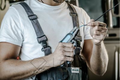 HT1P187_automatyczny-sciagacz-izolacji-1