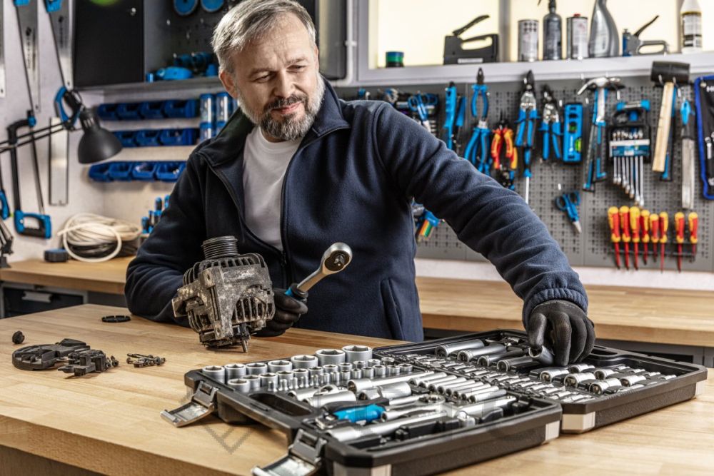 HT1R454_Zestaw-narzedzi__HT5K383_bluza-polarowa_TOUCH_HT5K228_rekawice-ochronne_VILS_HT5K413_t-shirt-bawelniay_5