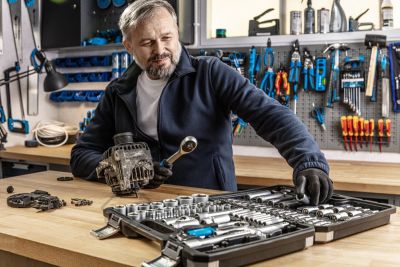 HT1R454_Zestaw-narzedzi__HT5K383_bluza-polarowa_TOUCH_HT5K228_rekawice-ochronne_VILS_HT5K413_t-shirt-bawelniay_5