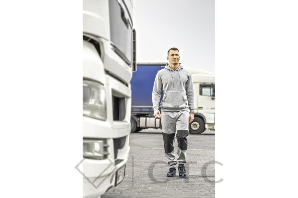 NIERS_HT5K379_bluza-dresowa_MURG_HT5K437_spodnie-dresowe_BARTEN_HT5K505_polbuty-1