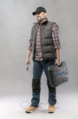 WIED_HT5K243_Kamizelka-ocieplana_EMS_HT5K355_Spodnie-jeans_ILLER_HT5K386_Kszula_HT5K186_Czapka-zdaszkiem_1