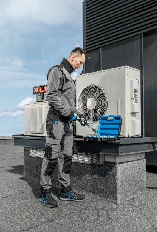 HT5K811_TAUBER_bluza-HT5K812_TAUBER_spodnie_HT5K575_SCHMUTER_buty_2