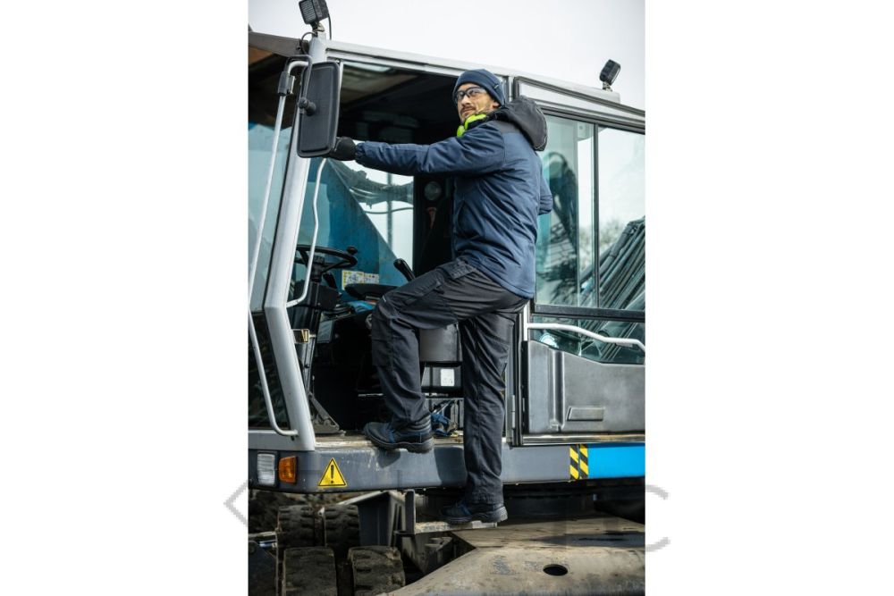 HT5K247_Ren_kurtka-ocieplana_HT5K365_NEKAR_Spodnie-ochronne-granatowe-_HT5K477_ENZ_Czapka-dzianinowa-_HT5K561-MURITZ_Trzewiki-ocieplane_HT5K177_WALD_nauszniki_HT5K228_TOUCH_rekawice_